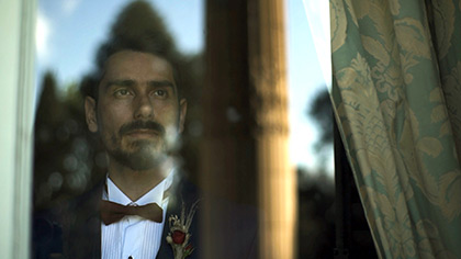 Frame del novio en su boda por Manu Aguirre Filmmaker. Films bodas
